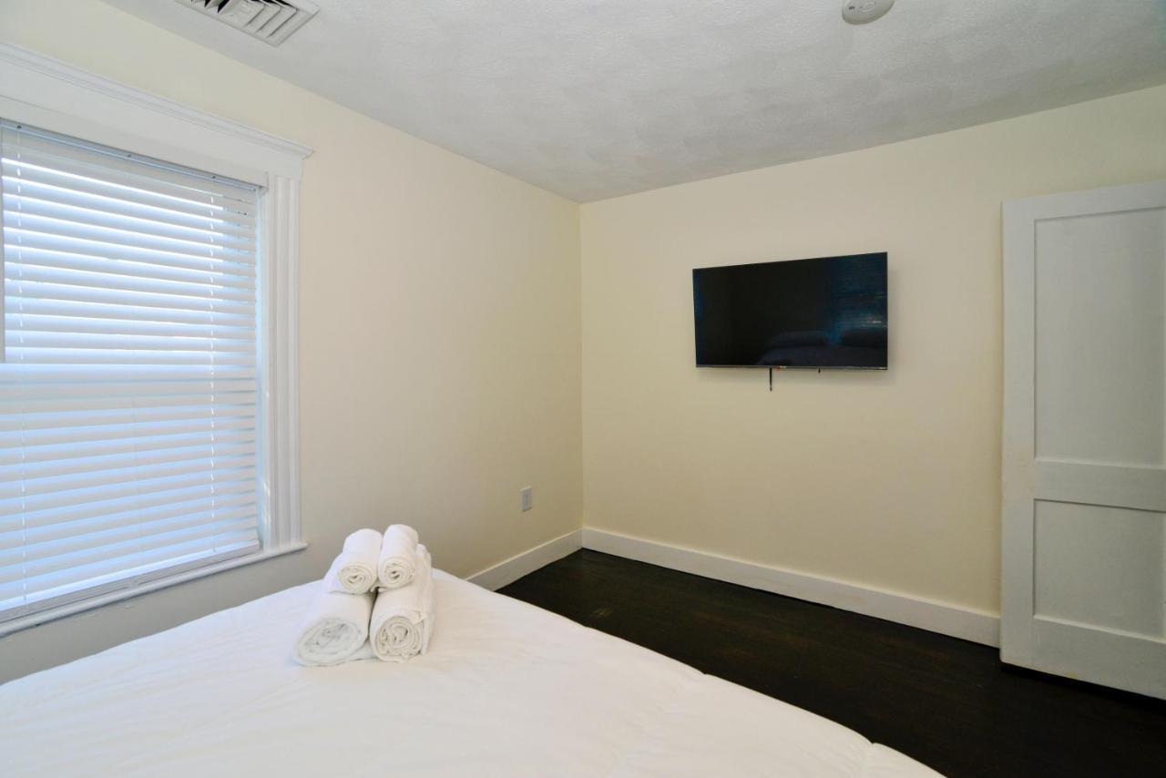 Modern Two Bedroom Condo - Boston Stoneham Dış mekan fotoğraf